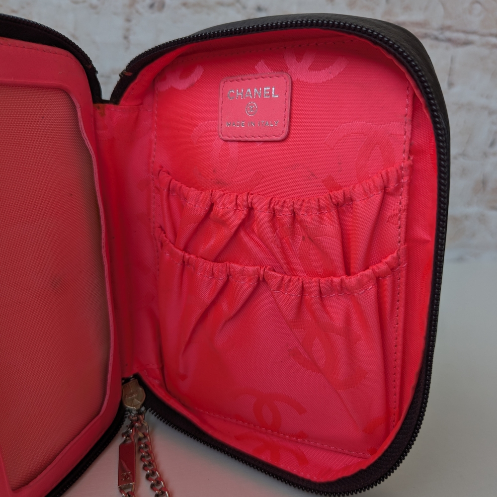 CHANEL Black and White Quilted Clutch - Picture 8 of 15